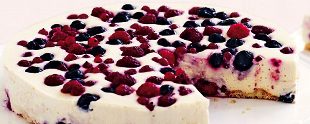 Cheesecake με άσπρη σοκολάτα και βατόμουρα