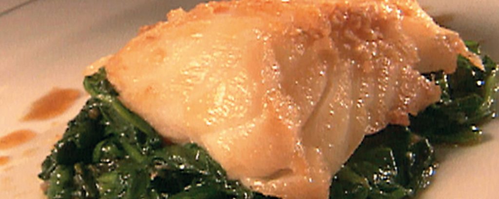 Ψάρι στο φούρνο με σπανάκι και τυρί  Vs Σολομός με μέλι και ginger