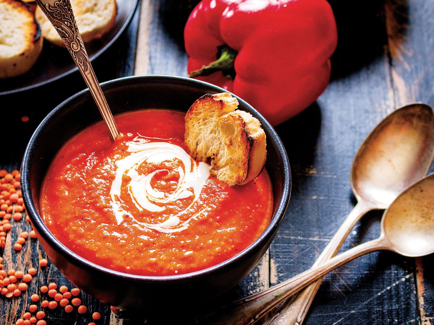 Σούπα µε ψητές πιπεριές και κόκκινες φακές Shutterstock 324985472 Red Pepper Soup
