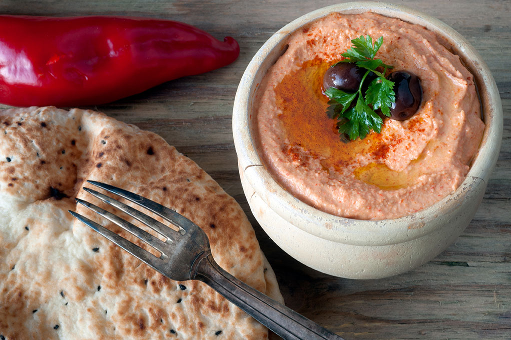 Red Pepper Hummus With Bread