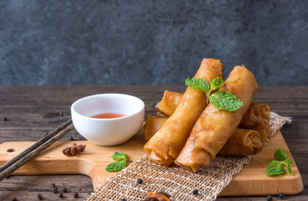 Deep Fried Spring Rolls, Por Pieer Tod Or Fried Spring Rolls (thai Spring Roll) Snacks And Snacks That Are Popular With Thai And Chinese People.