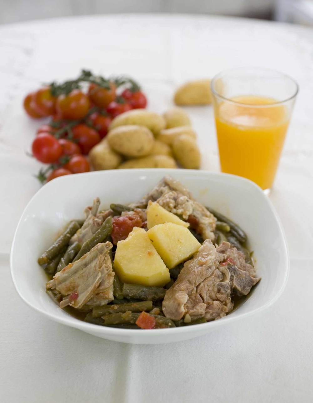 Pq3a8764 Arni Kokkinisto Me Fasolakia