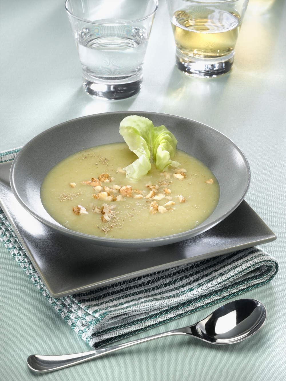 Crème D'endives à La Laitue Et Aux Noix