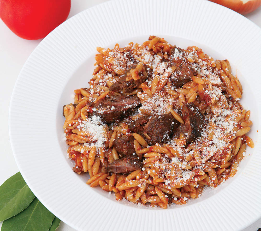 Κοκκινιστό µε Γιουβέτσι